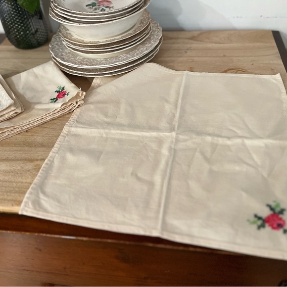 Vintage Set of 6 Embroidered Linen Napkins - Picture 8 of 14